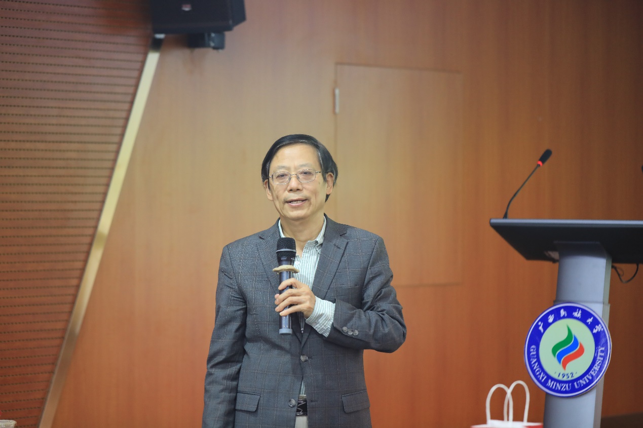 何克勇教授莅临我院开展“中国文化国际传播中的受众接受”学术讲座-外国语学院网站